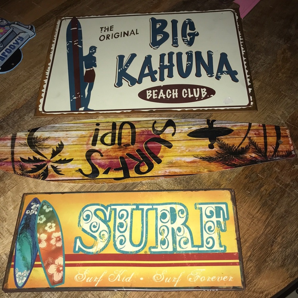 Tin surf signs